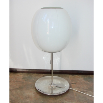 Chromowana lampa designerska